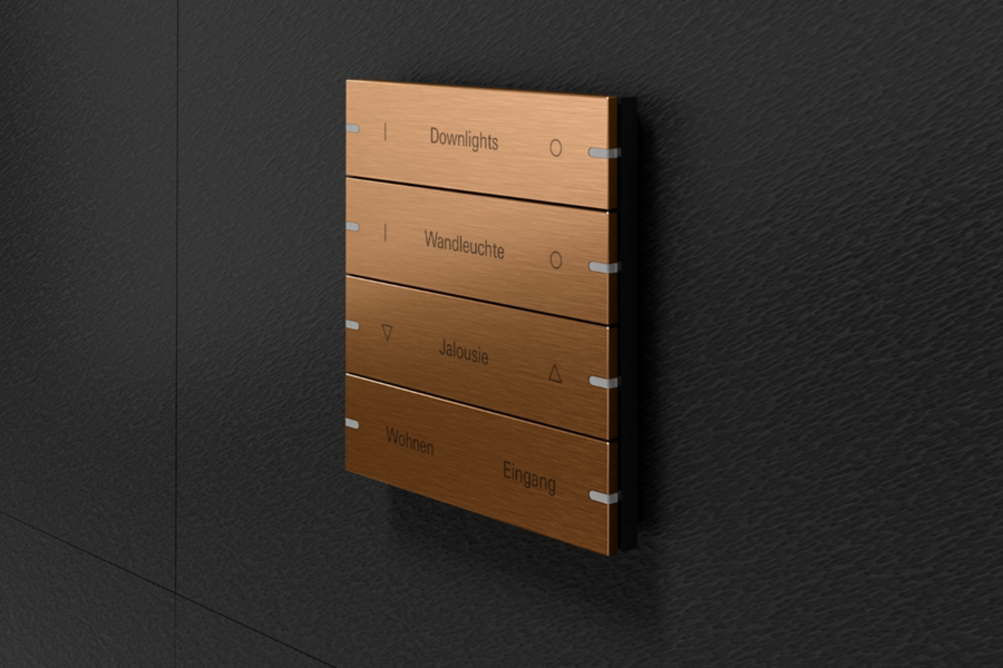 Gira Systemdesign Bronze Tastsensor 4 Wand - Das Gira Systemdesign er-möglicht eine stringente Kon-zeption von der Haustür über die konventionelle Elektroin-stallation in allen Räumen bis hin zum smarten Schalter – hier im Farbton Bronze.