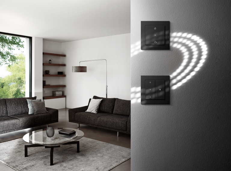 Smart Home und zeitloses Design zeichnet Gira in seiner Installation aus. Schalterelemente die sich in den Wohnraum perfekt integrieren.