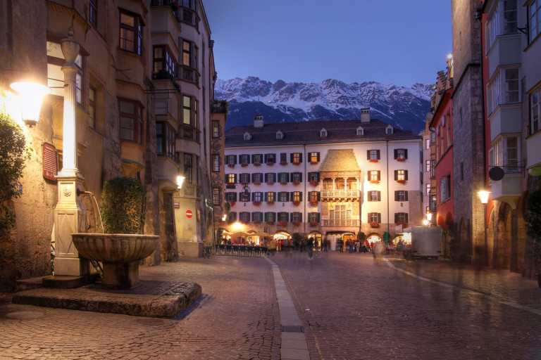 Das Goldene Dachl, eines der zahlreichen Wahrzeichen Tirols in Innsbruck.